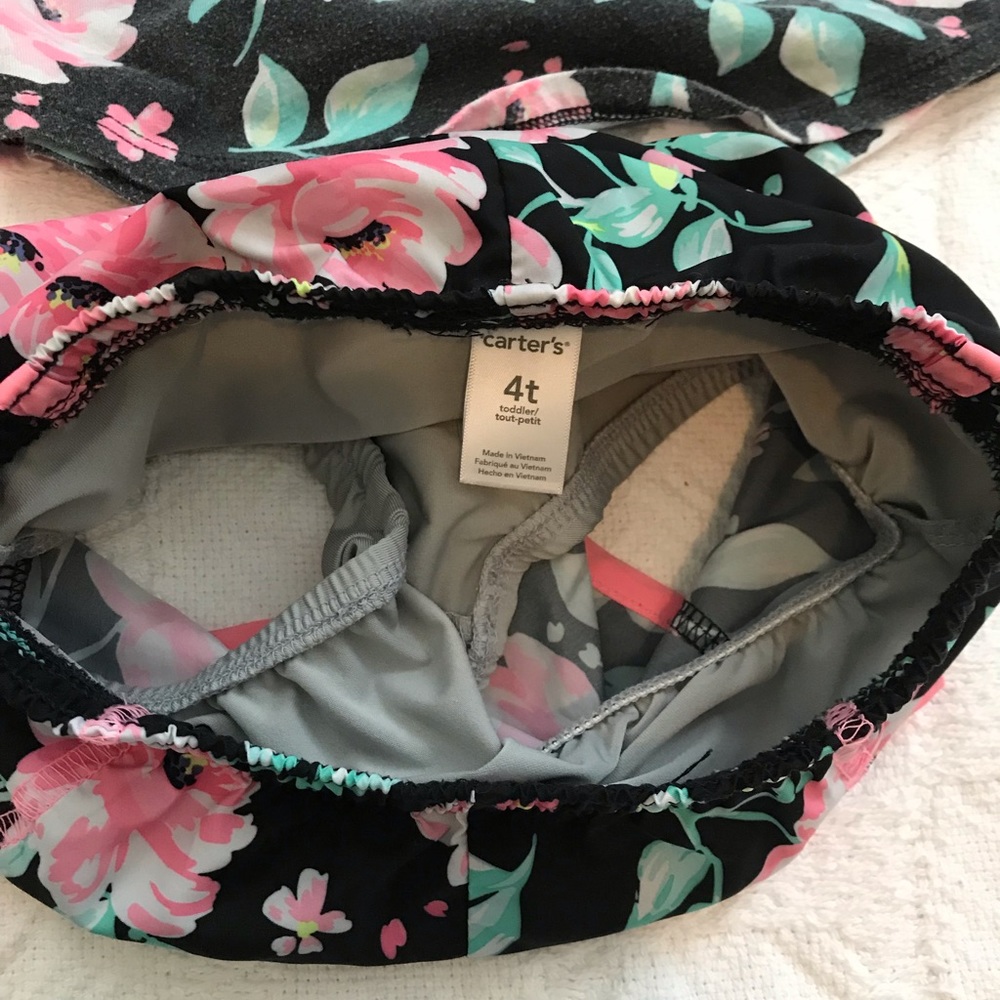 Set from carters size 4T - Picture 2 of 2